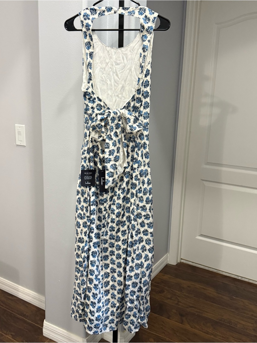 Lulus Flirty Fave Ivory Blue Floral Print Tie-Back Sleveless Midi Dress Sz Large - Picture 7 of 8